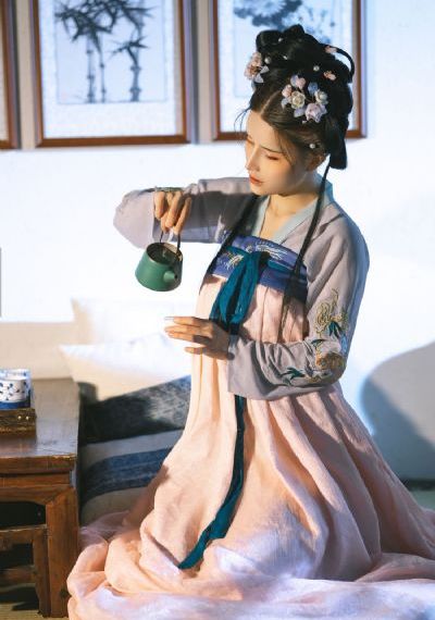 人妻女教师婉清第四章_BD国语在线手机播放